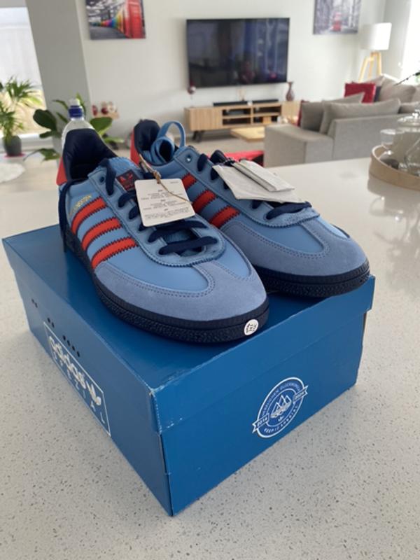 adidas CP MANCHESTER SPZL LIGHTBLUE/BRIRED/DKBLUE