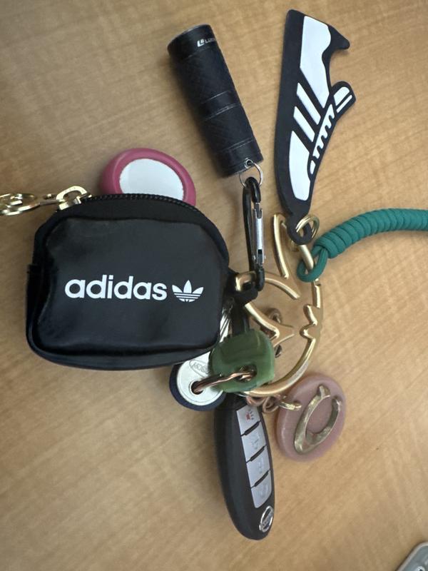 adidas QEE 激レア　キーホルダー　非売品 toy2R Qee adidas Adicolor キーホルダー - メルカリ