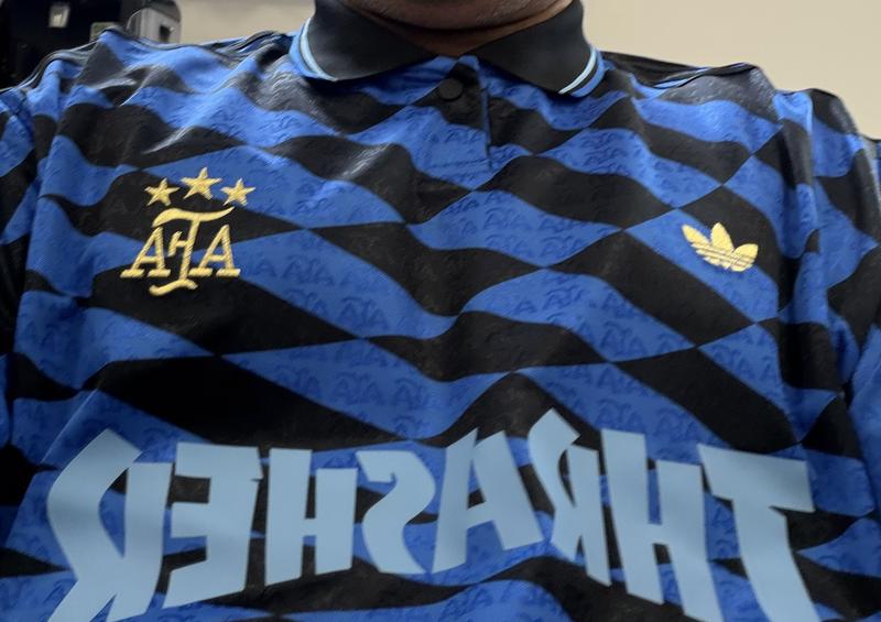 adidas THRASHER x AFA ARGENTINA JERSEY ブラック/ブルー（アディダス