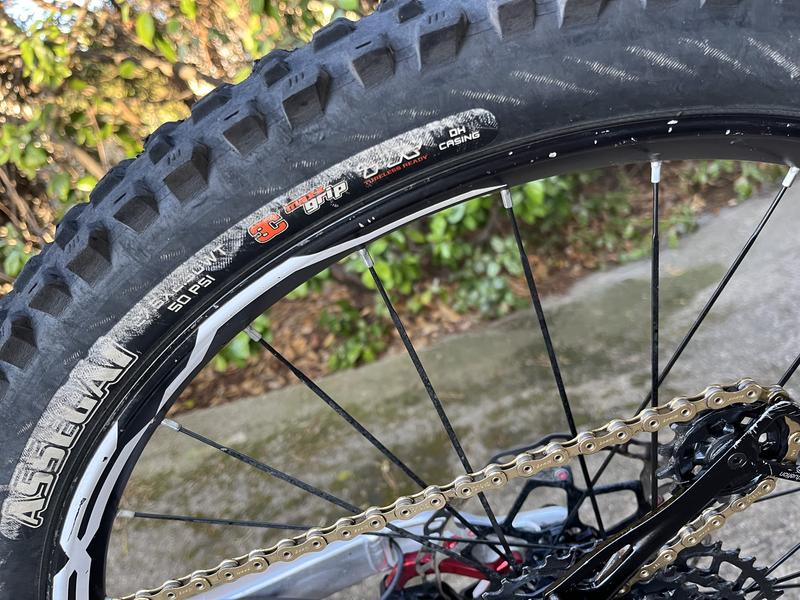 Pneu ASSEGAI 29x2.60 WT - Wide Trail - Souple - 3C MaxxTerra / EXO+ / Tubeless Ready - Pour VTT Enduro/all-mountain