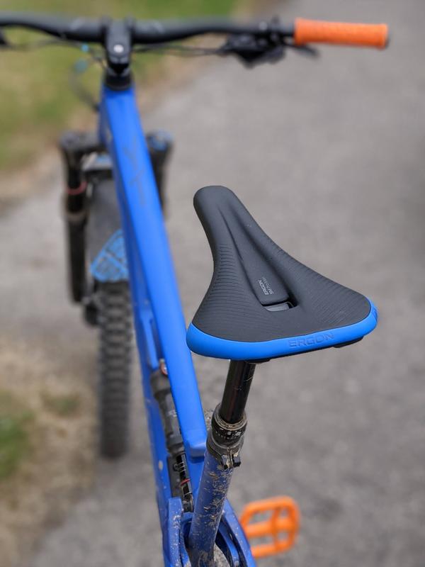 ERGON SM Pro Men s Saddle Midsummer Blue black blue Alltricks