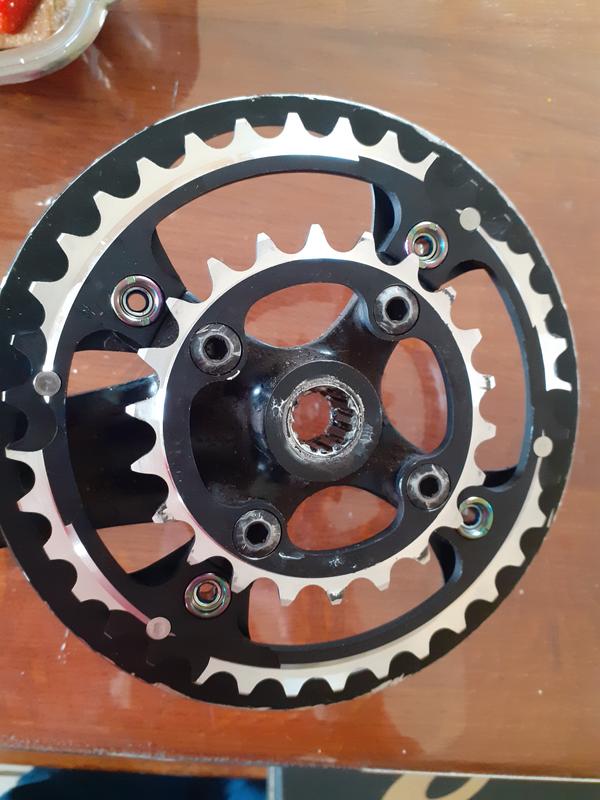 Plateau Spécialités TA CHINOOK 24 Dents – 58mm Noir – VTT/Chemin – Fabriqué France