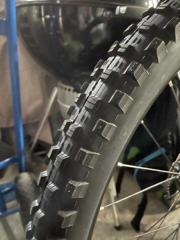 Pneu VTT Maxxis Shorty 27.5 Tubeless Ready Souple Wide Trail WT Exo Protection 3C MaxxTerra Alltricks