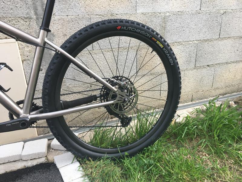 Hutchinson Kraken Racing Lab 29'' MTB Tire Tubeless Ready Folding - Main Image