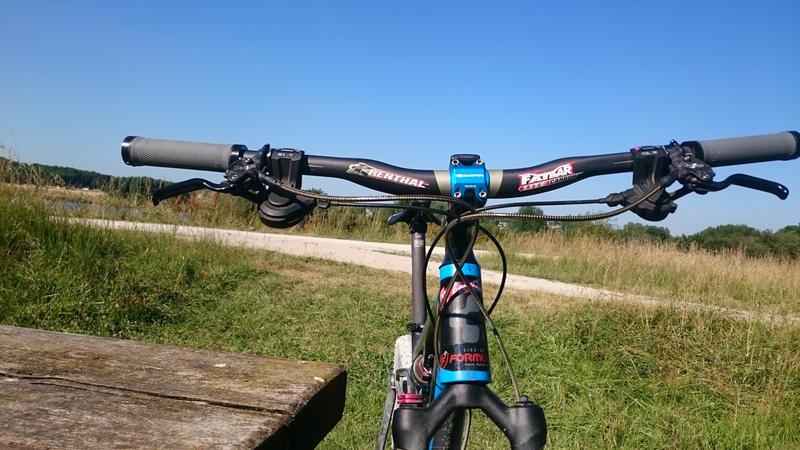 Manubrio RENTHAL FATBAR LITE Carbonio 740 mm 31,8 mm