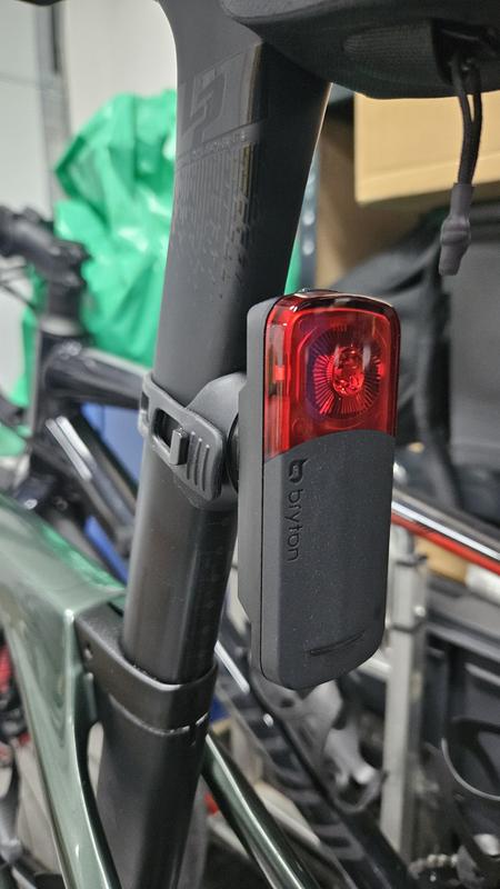 Feu Arrière Vélo Radar Bryton Gardia R300L – Rechargeable – BRGR300L
