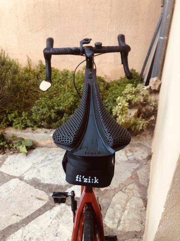 Fizik Antares Versus Evo R1 Adaptive Saddle Black | Alltricks.com