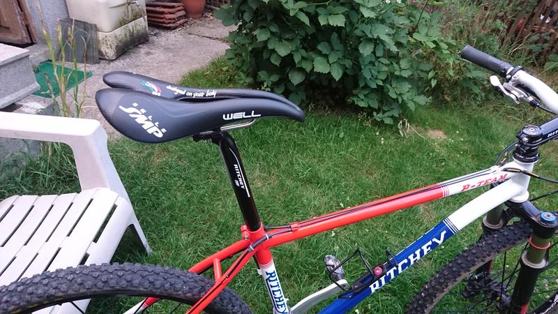 Selle de vélo - Rouge - Confortable - Respirante - Épaissie - Mixte