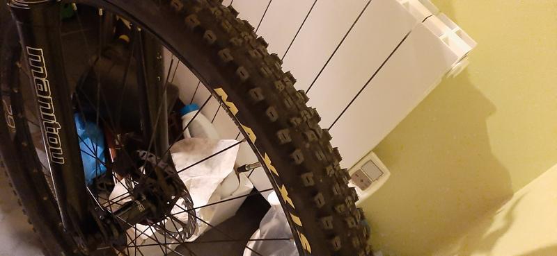 Maxxis aggressor 2.8 deals