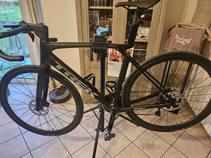 Trek Madone SL 6 Shimano 105 Di2 12V 700 mm Road Bike Black Gen. 8