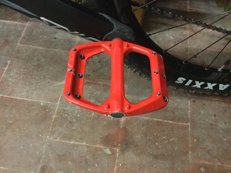 spank spoon flat pedals