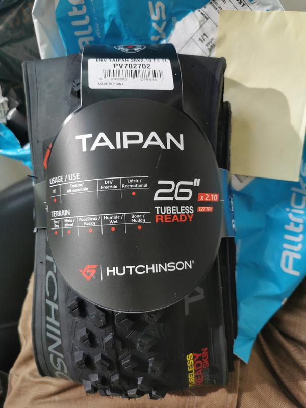 Hutchinson Taipan 29'' Paquete de neumáticos MTB Tubeless Ready Plegable  Hardskin RR xc + 4.5 m x 25 mm Cinta de llanta tubeless + Sellador  Protect'air (2 piezas)