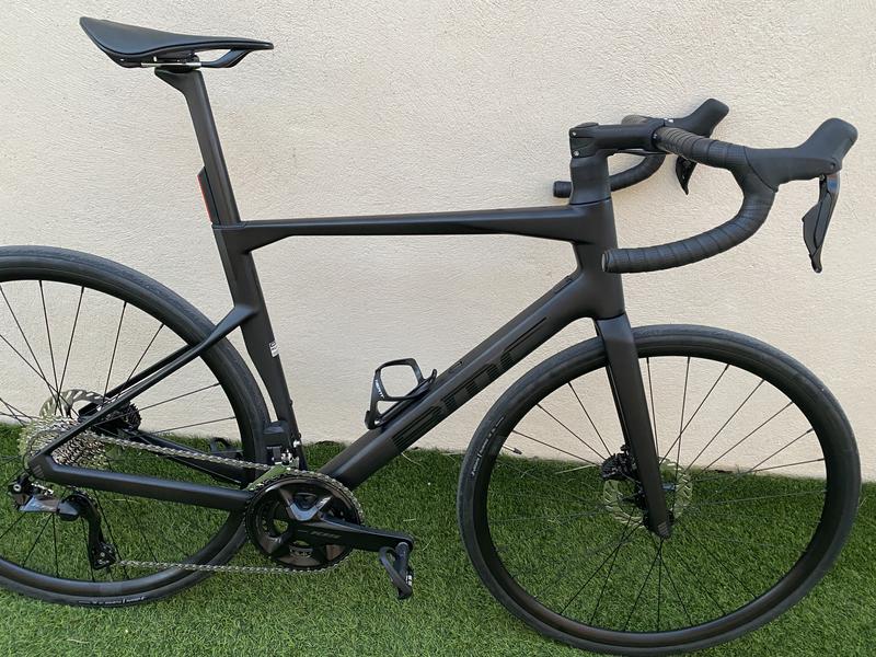 BMC Roadmachine Two Road Bike Sram Force eTap AXS 12S 700 mm
