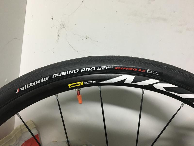 Pneu Vélo Route Vittoria Rubino Pro IV G+ Avec Graphène - 700x28c Pliable - Noir - Neuf Sous Emballage