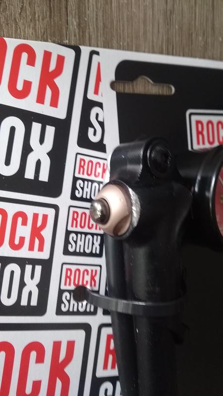 Pompe Haute Pression pour Suspension ROCKSHOX DIGITAL