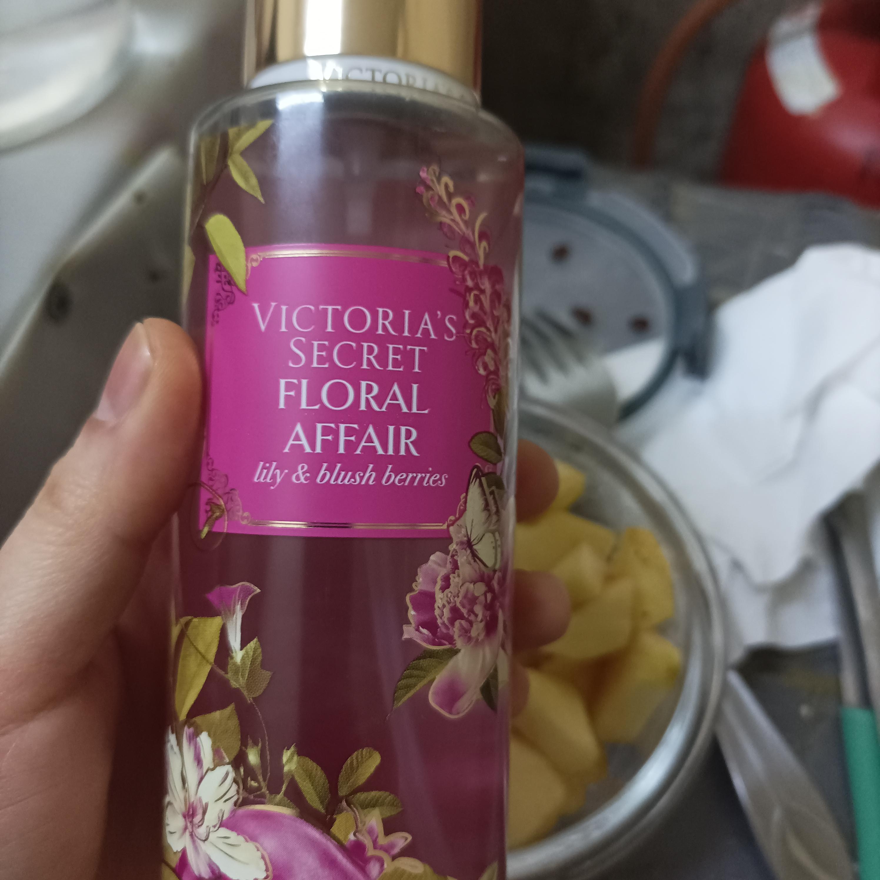 Victoria's Secret Floral Affair Lily& Blush Berries 250 ml/8.4 fl