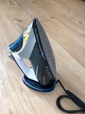 Russell Hobbs Cordless One Temperature 26020 review: it's a cordless iron…  with one temperature!