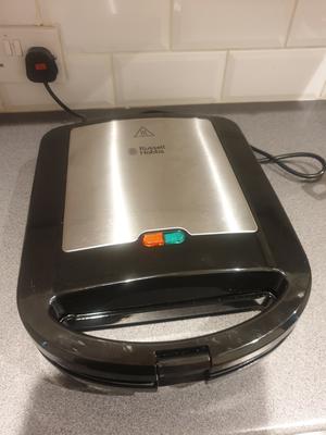 Russell Hobbs 4 Portion Deep Fill Sandwich Maker & Reviews