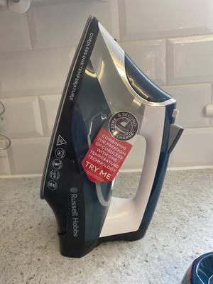 Russell Hobbs Cordless One Temperature 26020 review: it's a cordless iron…  with one temperature!