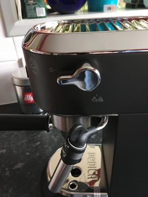 De'Longhi EC685 ブラック エスプレッソマシン delonghi-ec685-m-1350-watt-