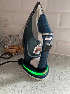 Russell Hobbs Cordless One Temperature 26020 review: it's a cordless iron…  with one temperature!