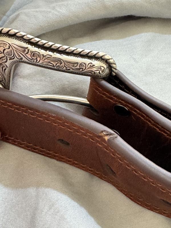 Worn 3 times. No good as an actual belt. Poor design.