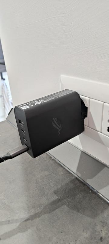 ROG 140W USB-C GaN Charger | Chargers and Adapters | Gaming
