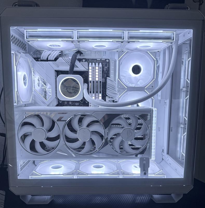 ROG Strix GeForce RTX™ 4080 16GB GDDR6X White OC Edition
