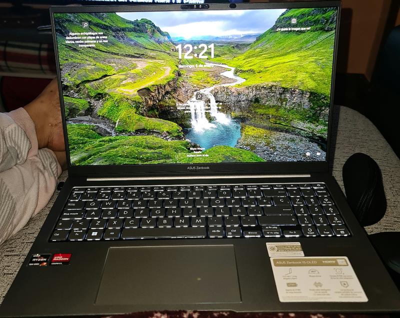 Zenbook 15 OLED (UM3504) | Portátiles | ASUS ES