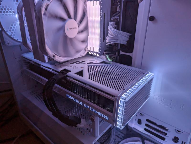 ROG Strix GeForce RTX 4080 16GB GDDR6X White OC Edition ROG Strix GeForce RTX 4080 16GB GDDR6X White OC Edition