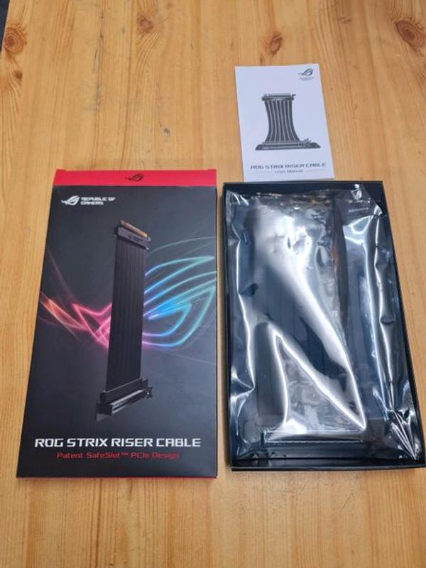 ROG Strix Riser Cable | Cases | ROG United States