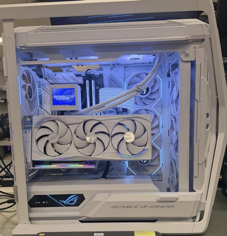 ROG Hyperion GR701 | Cases | ROG Singapore