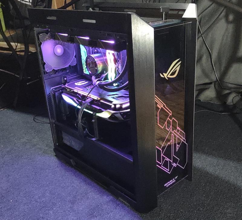 ROG Strix Helios | Cases | ROG United States