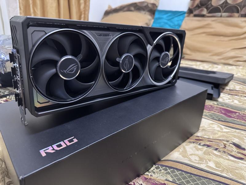 Open Box: ASUS ROG Astral GeForce RTX 5080 16GB 256-Bit