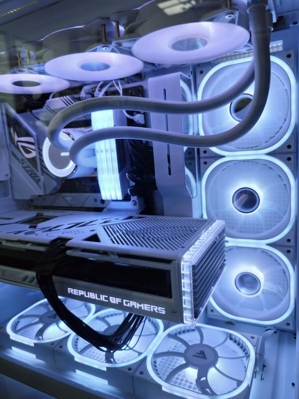 ROG Strix GeForce RTX™ 4090 24GB GDDR6X White OC Edition | ROG