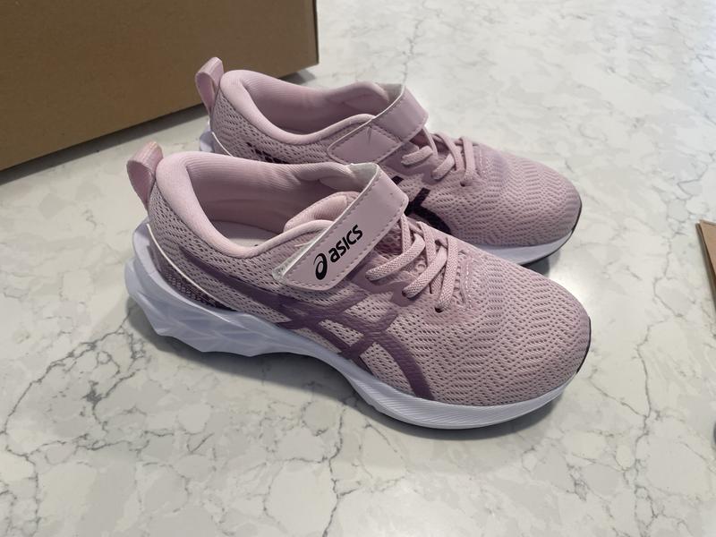 asics - asics アシックス NOVABLAST  2E クリーム×サーモンピンク asics - asics アシックス NOVABLAST 2E クリーム×サーモン