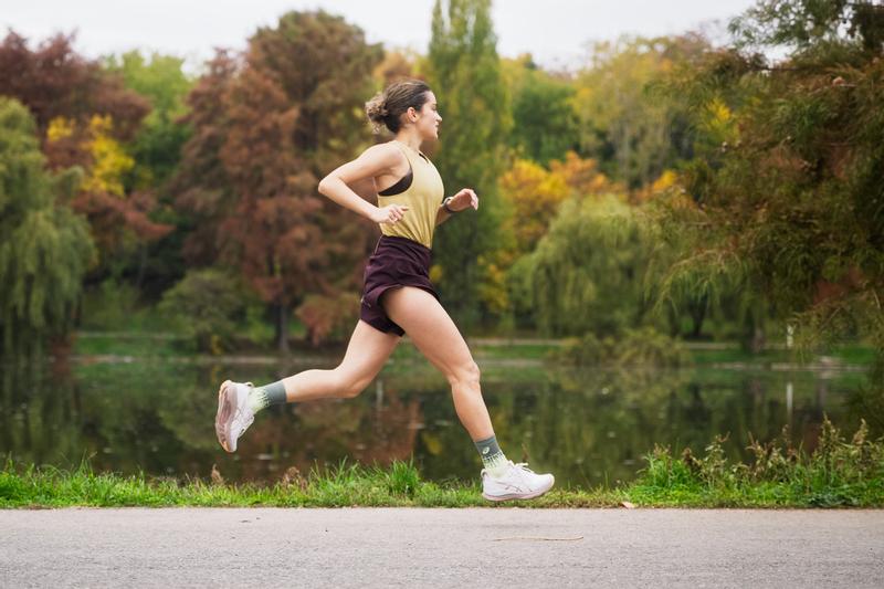 ROAD TANK | Women | PERFORMANCE BLACK | Women's Tank Tops | ASICS