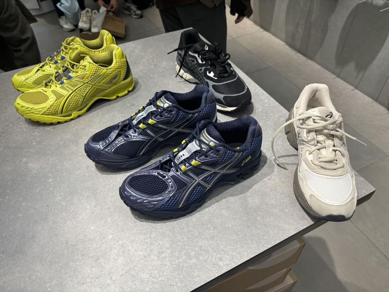 アシックス　ゲルニンバス27 サイズ25.5cm asics GEL-NIMBUS 10.1 PIEDMONT GREY/PURE SILVER （アシックス