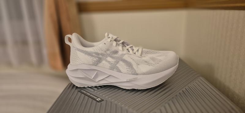 NOVABLAST 5 | WHITE/PIEDMONT GREY | レディース ランニング
