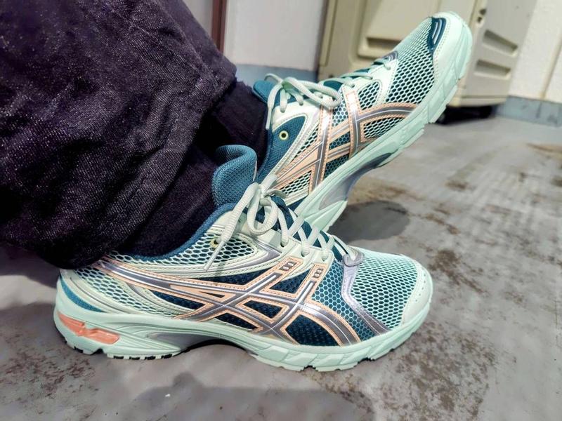 ミント出品 asics GEL-DS TRAINER 14 TRUFFLE GREY/PURE SILVER（アシックス