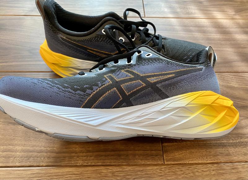 asics NOVABLAST 4 BLACK/GRAPHITE GREY（アシックス ノヴァ