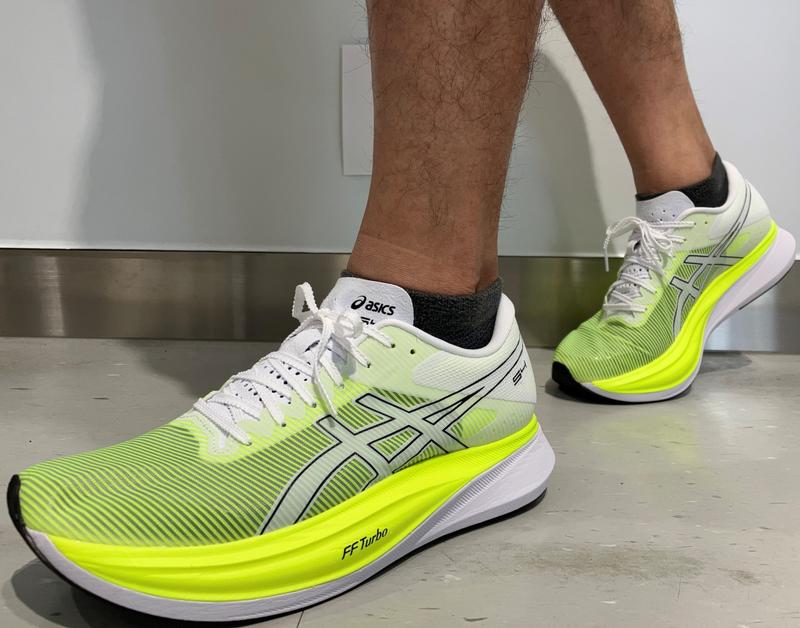 S4 | HAZARD GREEN/WHITE | メンズ ランニング シューズ【ASICS公式】