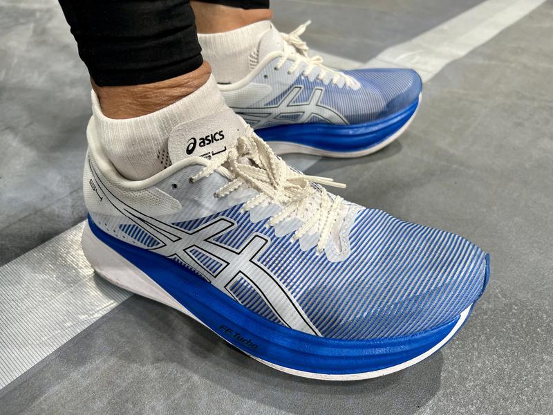 S4 | ILLUSION BLUE/WHITE | メンズ ランニング シューズ【ASICS公式】