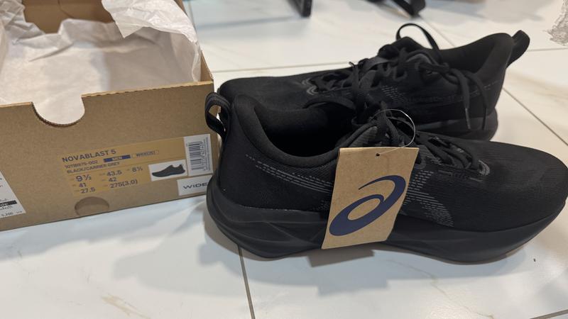 NOVABLAST 5 WIDE | Men | BLACK/CARRIER GREY | Men's Running Shoes