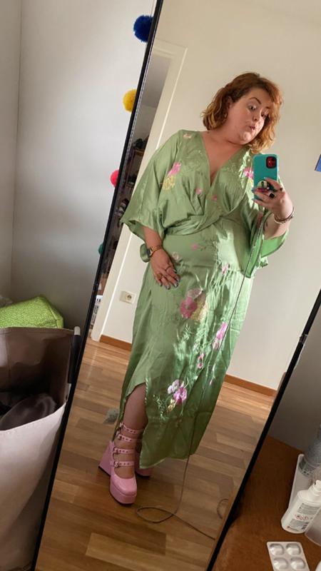 ASOS DESIGN Curve satin wrap front kimono sleeve embroidered midi dress in  green | ASOS