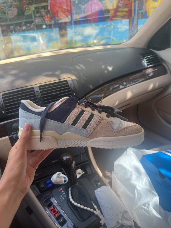 adidas Originals Forum 84 Low sneakers in navy and beige | ASOS