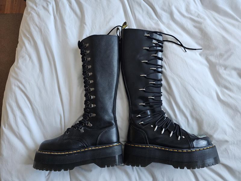 Dr Martens 1B60 LTT Max 20 eye boots in black buttero