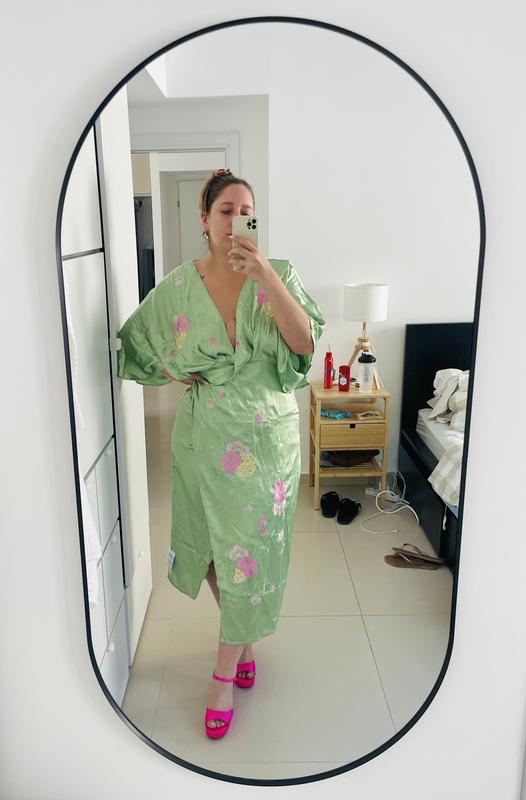 ASOS DESIGN Curve satin wrap front kimono sleeve embroidered midi dress in  green | ASOS