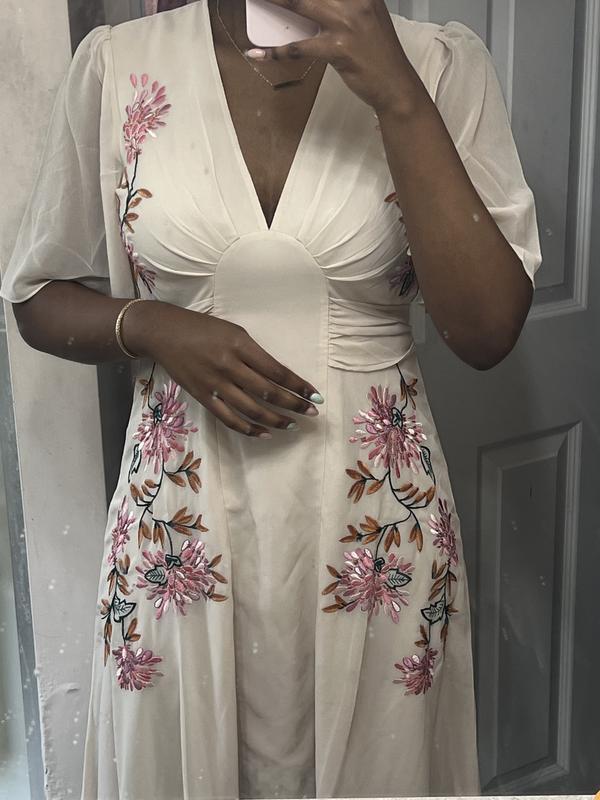 Hope & Ivy tie back embroidered midi dress in peach floral | ASOS