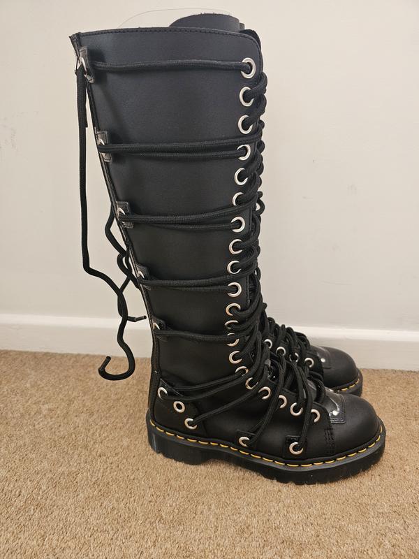 Dr Martens daria 1b60 bex knee boots with lacing in black | ASOS Dr Martens daria 1b60 bex knee boots with lacing in black | ASOS